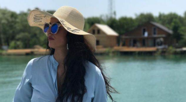 Blerona provokon keq, zbërthen këmishën me duart e veta (Foto)