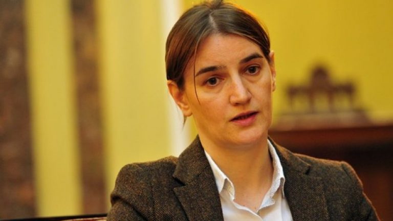 Edhe shqiptarët “votuan” kryeministren e re të Serbisë (Video)
