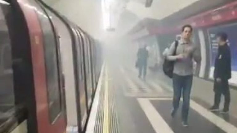 Panik në Londër: Evakuohet stacioni i metrosë pas një “shpërthimi”, derisa tymi ka mbuluar gjithë atë zonë (Video)