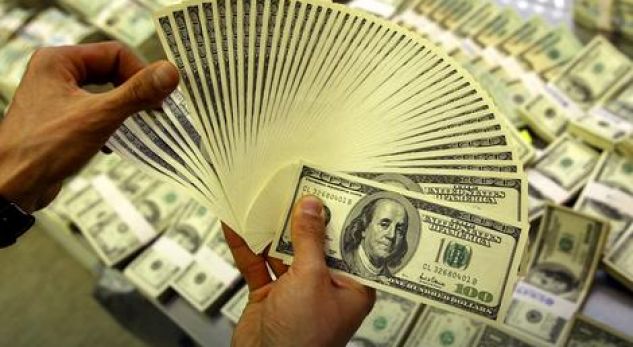 Ky është njeriu që vodhi 100 mijë dollarë në ditën e parë të punës