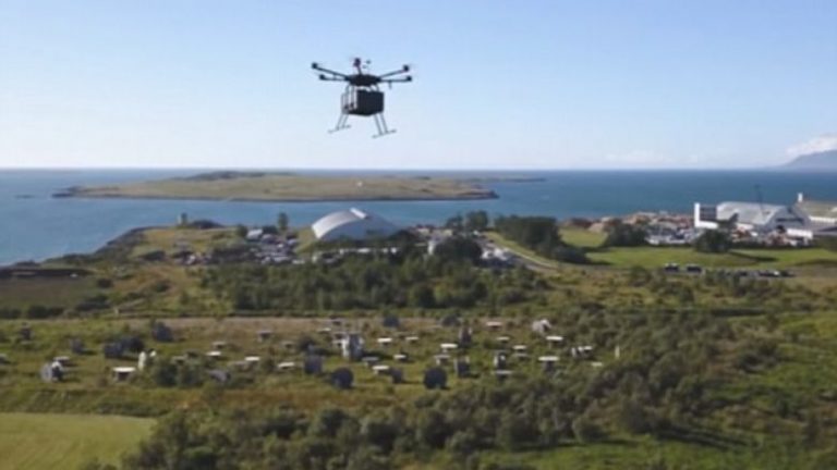 Fillon shërbimi parë i dërgimit të ushqimit përmes dronëve (Video)