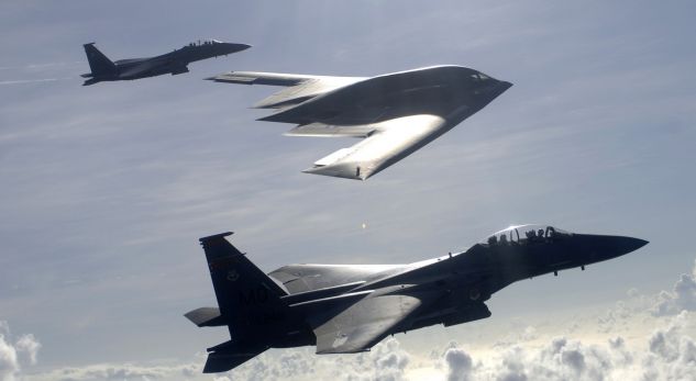 Aeroplanët luftarakë iranianë i detyrojnë aeroplanët spiunë amerikanë të ndryshojnë drejtim