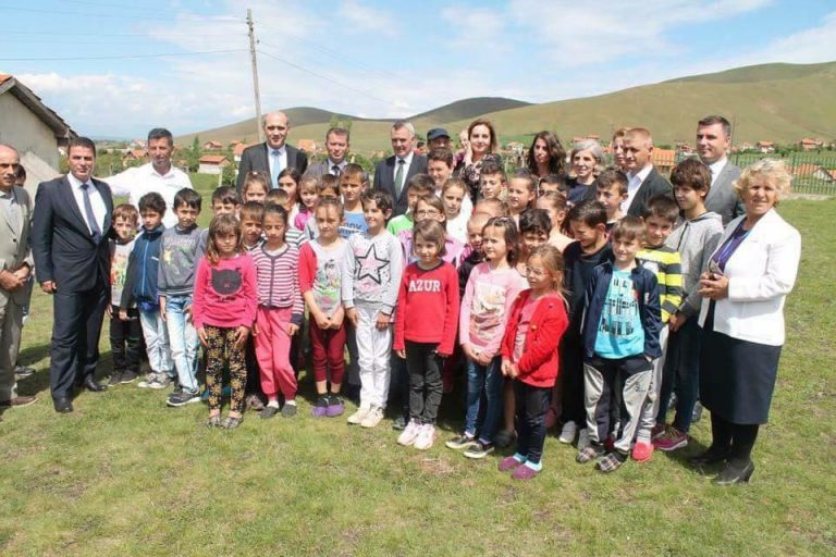 Imri Ahmeti: Ju urojmë vit të suksesshëm shkollor