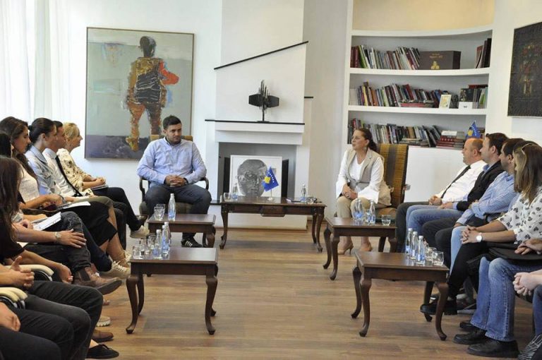 KVRL-Lipjan takojnë Ministren e Kulturës Vlora Dumoshi (FOTO)