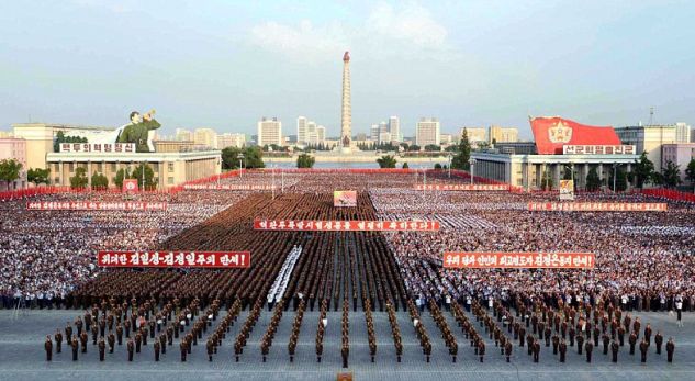 Kështu e festuan testin e raketës bërthamore koreano-veriorët (Video)