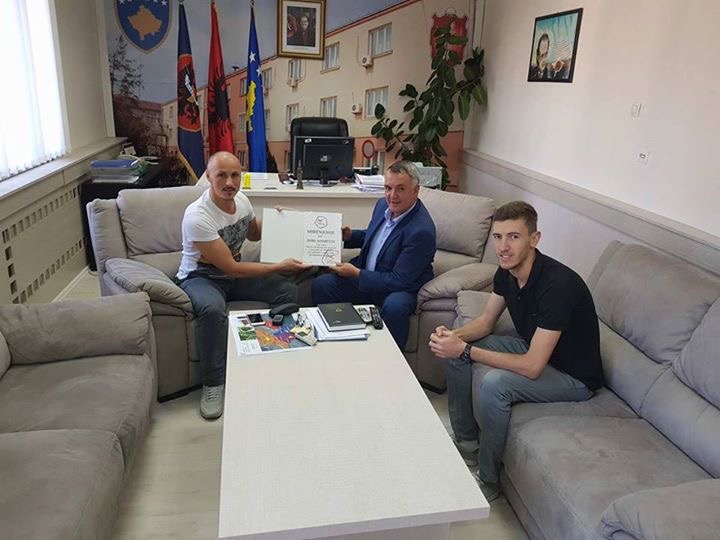 Liga Total në Lipjan nderon Kryetarin Ahmeti me mirënjohje