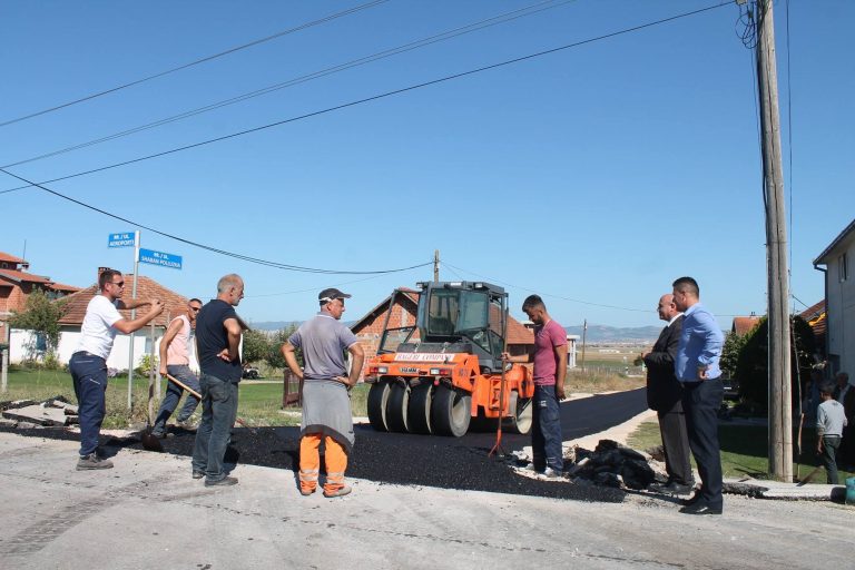 Asfaltohen rrugët në Vrellë të Magurës