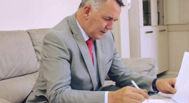 Kryetari i Lipjanit reagon pas akuzave se ia rregulloi dhëmbët bukuroshes shqiptare