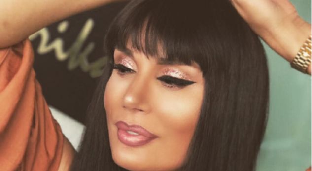 Albëria provokon me gjoksin (Video)