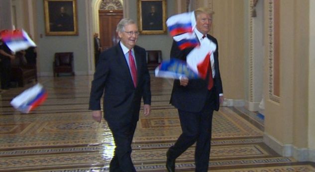 Trumpin e gjuajnë me flamuj rusë dhe e quajnë tradhtar
