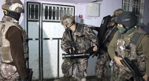 Policia turke nis operacionet për arrestimin e 121 ish-anëtarëve të Ministrisë së Jashtme