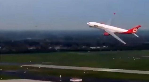 Piloti manovron me avion për “rrethin e nderit”, ua fut frikën në palcë udhëtarëve