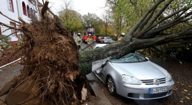 Evropa goditet nga stuhi me erërat 180kmh, 5 të vdekur