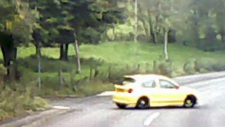 Humbi kontrollin në kthesë, doli nga rruga dhe u përplas për pemë (Video)