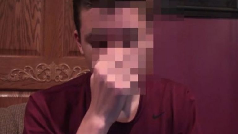 Pretendon se udhëton në kohë dhe se vjen nga e ardhmja: Trumpi, president edhe më 2021! (Video)