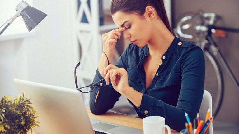 Keni lëkurë të tharë, probleme me përqendrim dhe ndiheni të lodhur? Ky është shkaktari