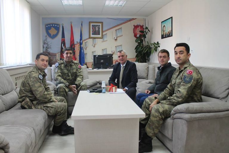 Kryetari Ahmeti ka pritur majorin e KFOR-it Turk Bylent Kuzucu (FOTO)