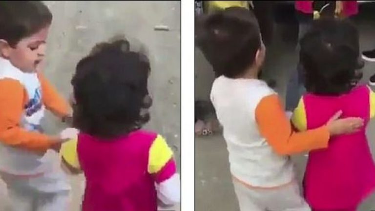 Pesëvjeçari që i mbijetoi tërmetit që goditi Iranin, u kërkon punëtorëve të kryqit të kuq ushqim për shoqen e tij (Video)