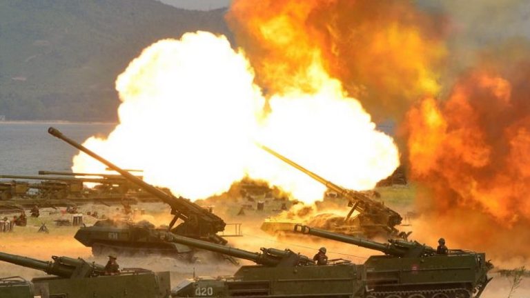 Ushtria e Kim Jong-un gati për luftë (Foto)