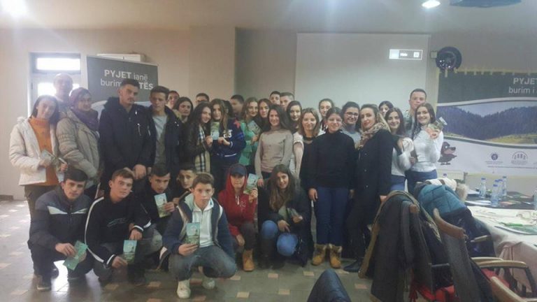 Të rinjtë e Komunës së Lipjanit u informuan për mbrojtjen e pyjeve (FOTO)