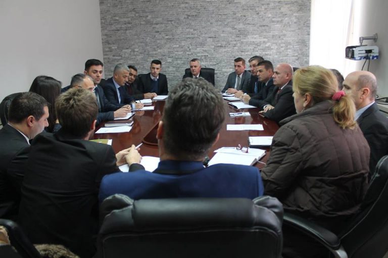 Kryetari Ahmeti ka mbajtur takimin e rregullt me drejtorët e Drejtorateve Komunale