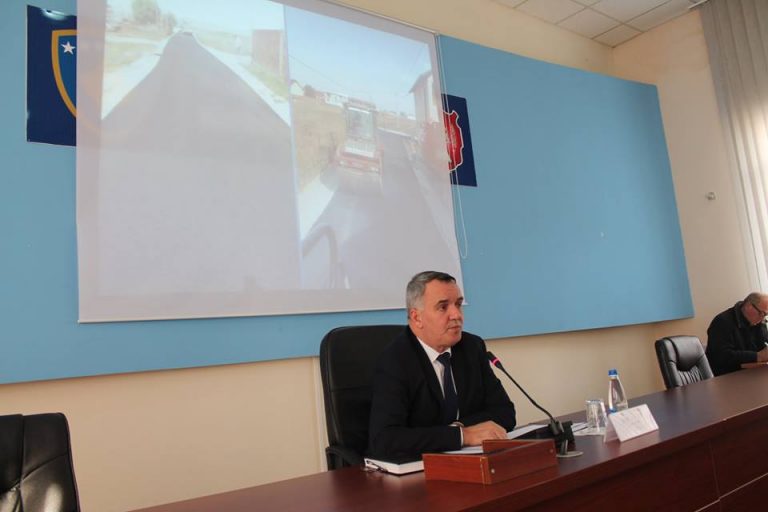 Kryetari Ahmeti mbajti takimin publik me qytetarët e Komunës së Lipjanit