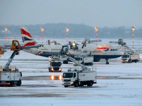 50 mijë pasagjerë të bllokuar në Britaninë e Madhe, keqësohet moti! (Foto)