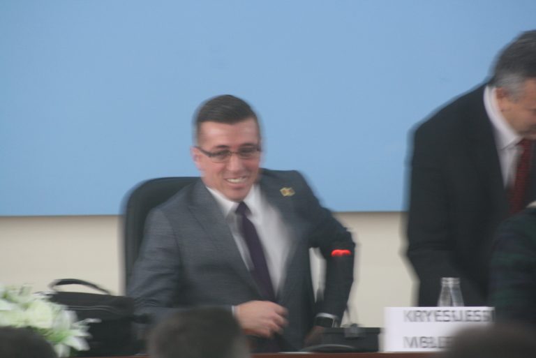 ZYRTARE: Daut Azemi zgjedhet kryesues i Kuvendit Komunal në Lipjan (VIDEO)