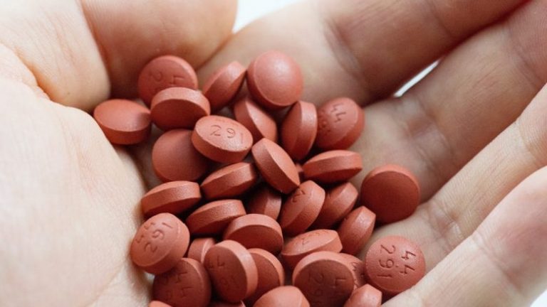 Ibuprofeni mund t’iu shkaktojë probleme të sterilitetit meshkujve