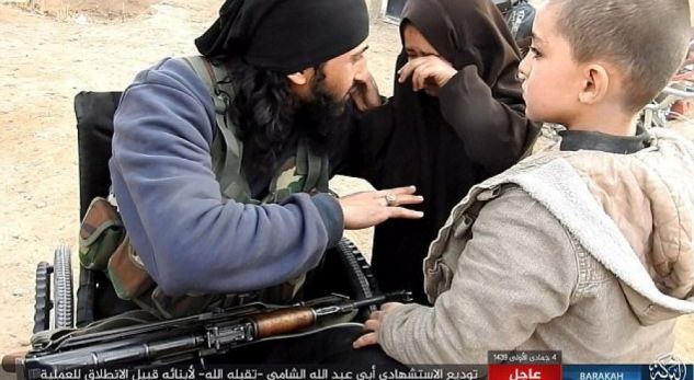 Ushtari i ISIS niset për sulm vetëvrasës, përshëndetet për herën e fundit me fëmijët të tij