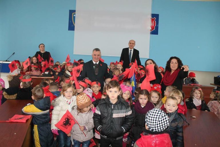 Kryetari Ahmeti uron nxënësit për fillimin e gjysmëvjetorit të dytë