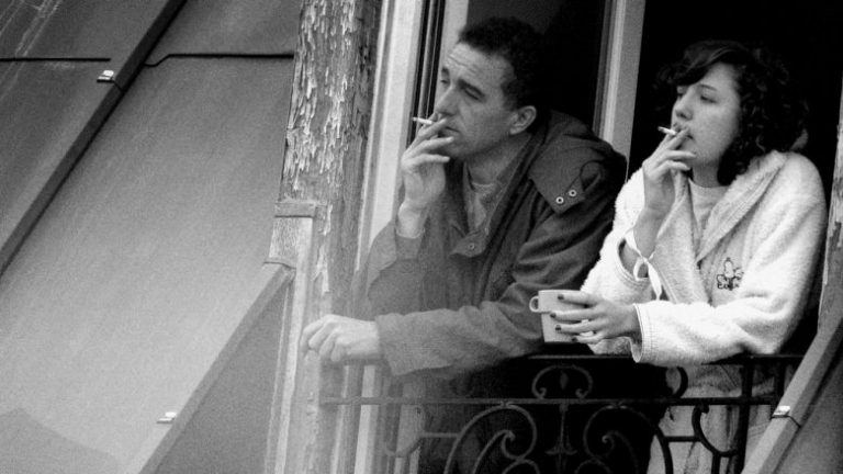 Më në fund dimë përse duhanxhinjtë në mëngjes patjetër duhet të ndezin cigaren kur e pinë kafenë