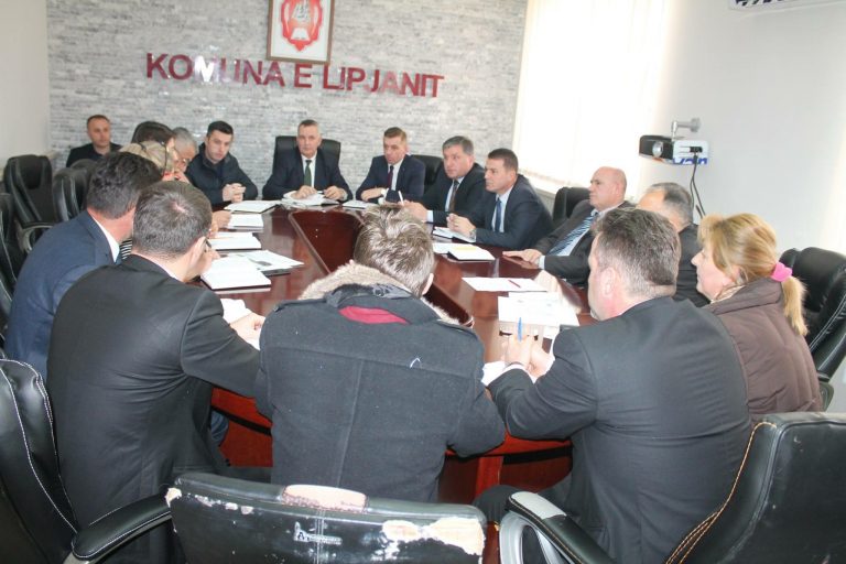 Kryetari Ahmeti ka mbajtur takimin e rregullt me drejtorët e Drejtorateve Komunale