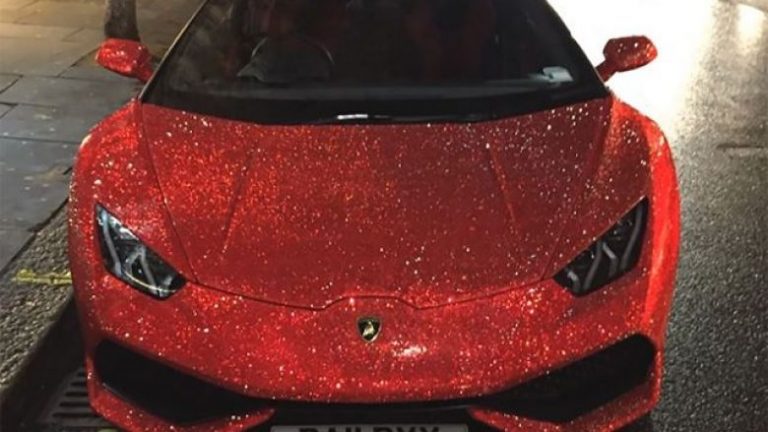 Lamborghini Huracan nuk i duket asgjë, kërkon t’ia mbulojnë me 1.3 milion kristale Swarovski (Video)