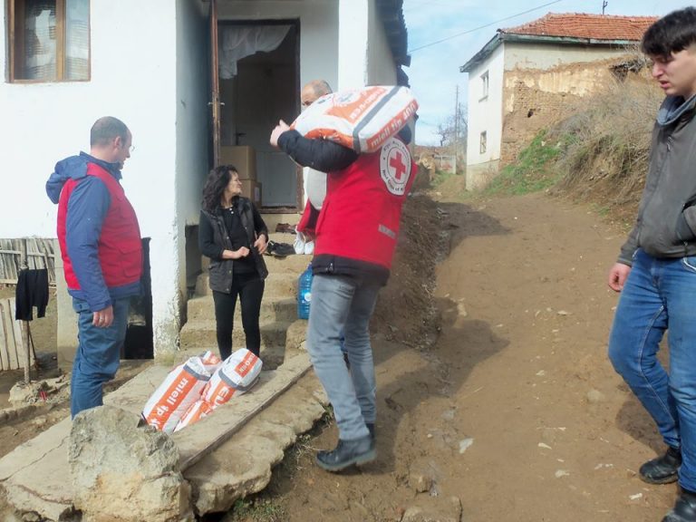 Ndihmohen pesë familje në Janjevë (FOTO)