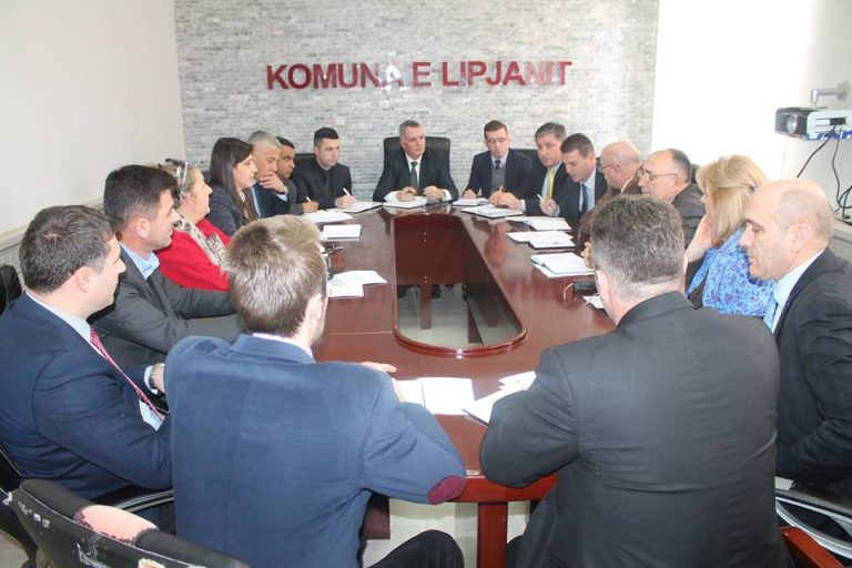 Ahmeti kërkon vëmendje e vçantë ti kushtohet pastrimit të rrugëve nga reshjet e bores
