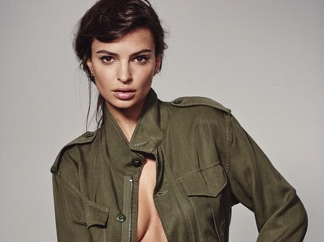 Emily vazhdon me imazhe topless