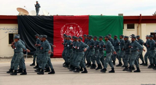 Pesë policë vriten dhe 30 të tjerë kidnapohen në Afganistan