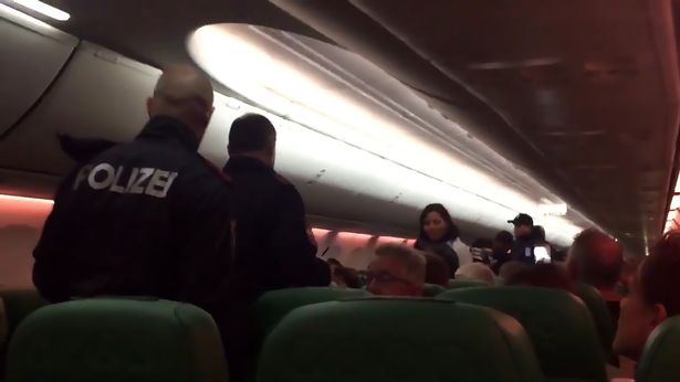 Avioni bën ulje emergjente, burri refuzoi të ndalonte gazrat