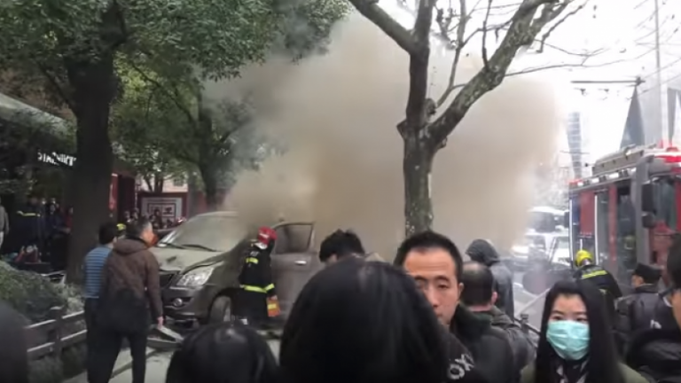 Furgoni godet këmbësorët në Shanghai, 18 të lënduar (Video)