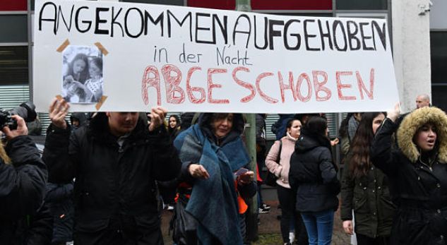 Protesta në Gjermani pas dëbimit të dy nxënëseve nga Kosova