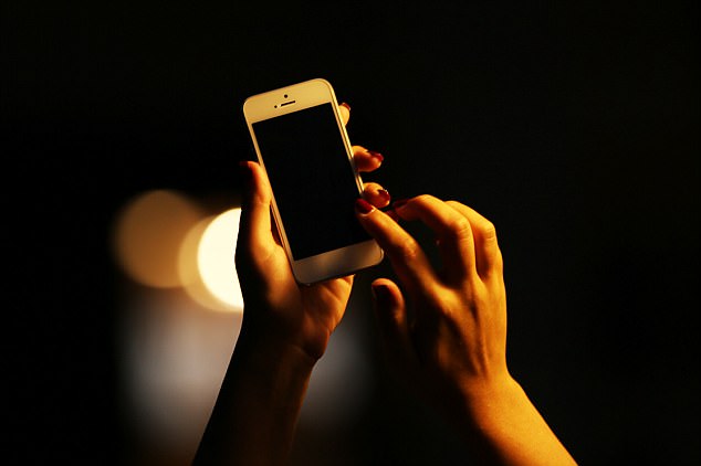 Cila është lidhja mes kancerit dhe telefonave celularë