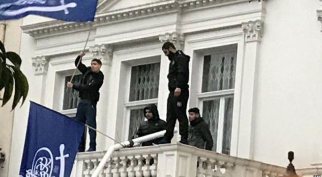 Katër të arrestuar pas ngjitjes në ballkonin e ambasadës iraniane në Londër