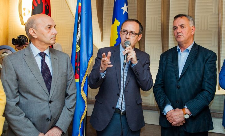 Avdullah Hoti thotë Kryetarit Ahmeti dhe personit të prekur “Do ta kalojmë së bashku këtë situatë”