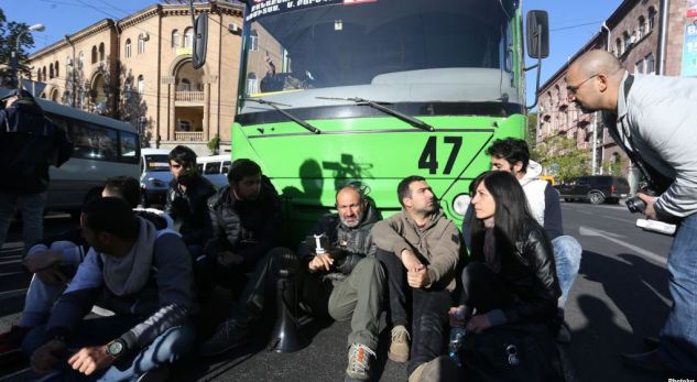 Protesta kundër zgjedhjes së kryeministrit të ri armen