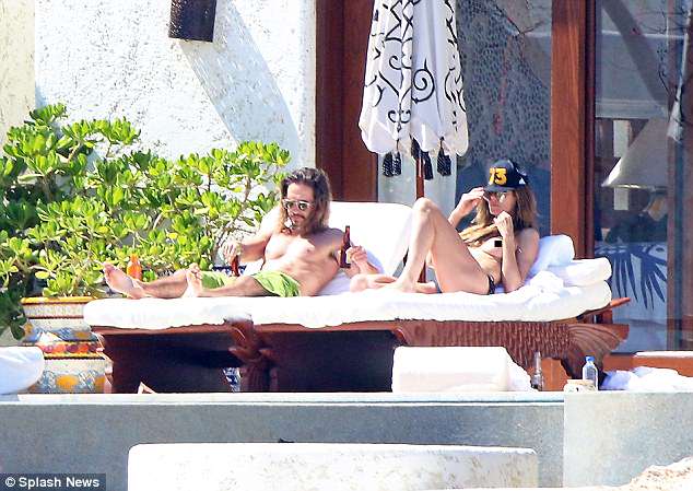 Heidi Klum, skena erotike në plazh me të dashurin 16 vjeç më të ri (FOTO 16+)