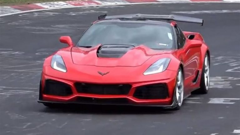 Chevrolet Corvett ZR1 që lansohet gjatë vitit që vjen, kapet duke u testuar në pistë (Video)