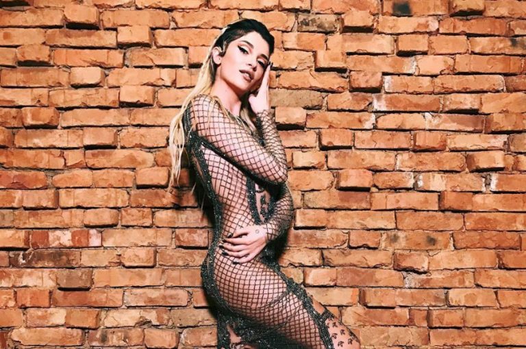 Era Istrefi vishet me dollarë në Dubai