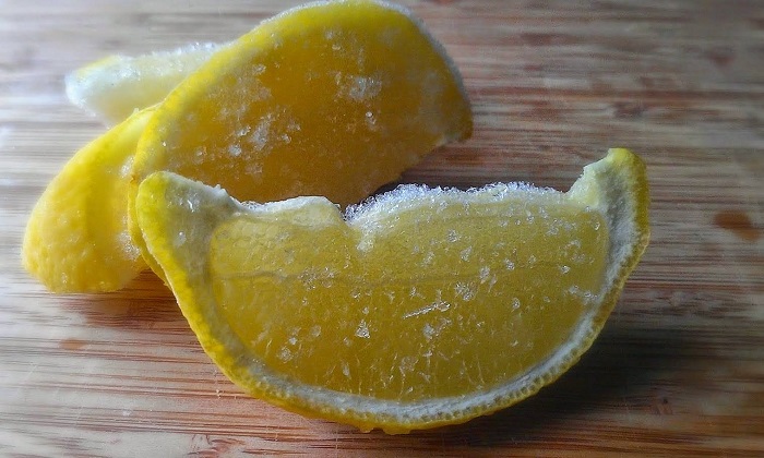 Arsyet pse duhet të provoni terapinë me limonë të ngrirë