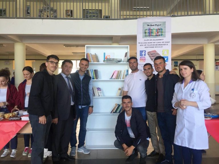 Në Gjimnazin “Ulpiana” Lipjan vendoset mini-librari të pasur me tituj të ndryshëm